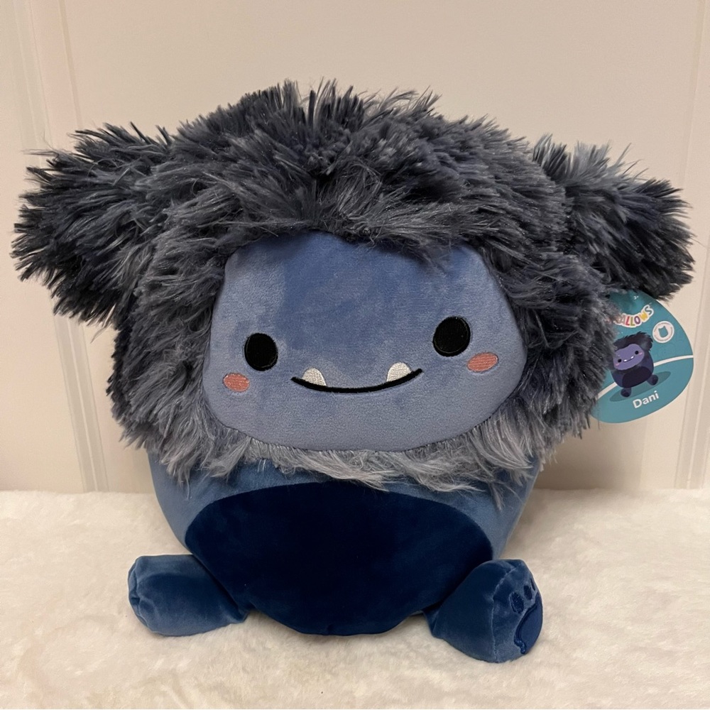 Squishmallow Dani Bigfoot, Import 🇺🇸, 11” New